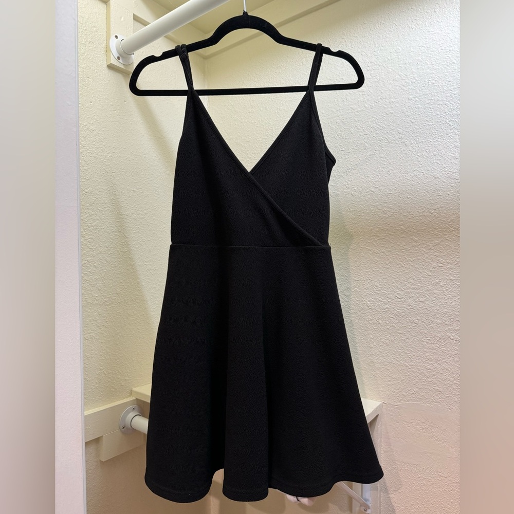 V-neck adjustable spaghetti strap mini dress
